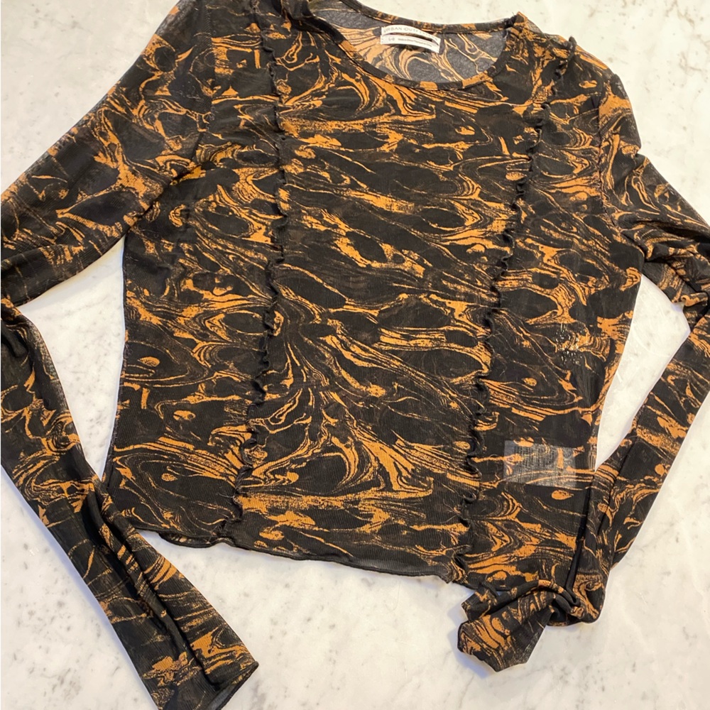 Top a bit see through, perfect to go out, worned once only. Great condition